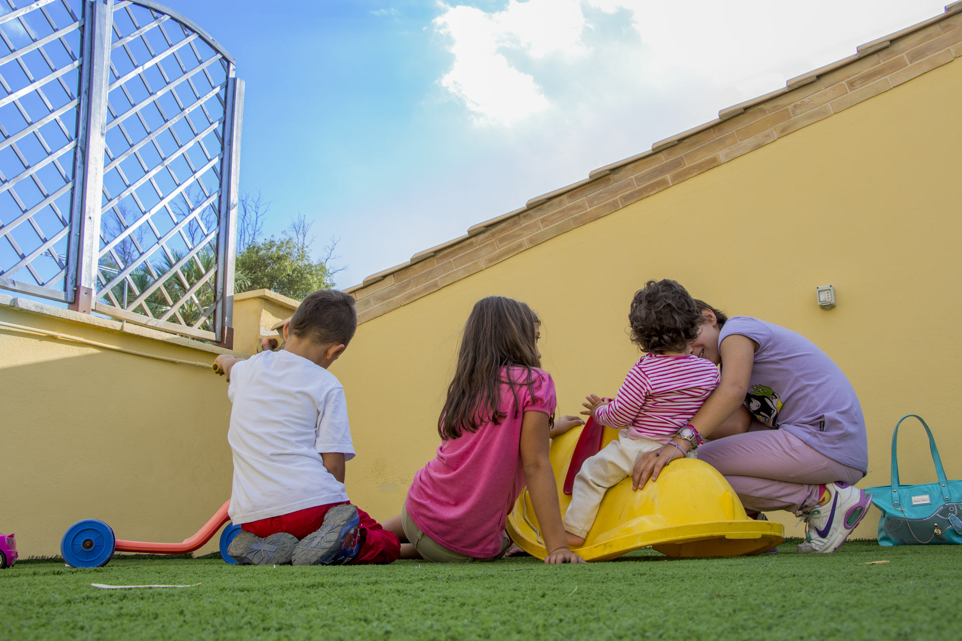 26. C. Sole Bimbi che giocano